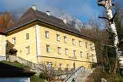 zrekonstruované museum. ebensee v bývalé budově ředitelství solných dolů se zabývá životem místních obyvatel, které sem zavedl nebo odsud odvedl osud, hospodářká krize nebo náboženské pronásledování.