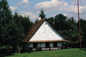 Domek Prokopa Diviše je také zajímavý z hlediska vývoje lidové architektury. Představuje totiž trojdílný roubený dům tzv. komoro chlévního typu. V domku se dodnes zachovalo torzo dýmníkové kuchyně.