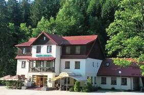 cz www.alfaresort.cz Od 695 Kč / se snídaní a vstupem do bazénu, pobytové i last minute balíčky.