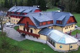 Vyhřívaný bazén, volnočasové aktivity, doplňkové služby. Restaurace s tradiční českou kuchyní a specialitami z čerstvých surovin.
