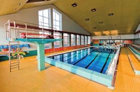 Mládež a dospělí mohou využít 50 metrů dlouhý bazén s vyhrazenou plaveckou dráhou, tenisové kurty, kurt na beachvolejbal, rekreační stolní tenis, lodičky, šlapadla a další.