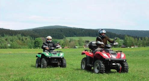Okruhy jsou přizpůsobené věku i výšce, skákací trampolína, pískoviště, lezecká stěna i občerstvení.