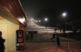 Na areál navazuje 30 km upravovaných běžeckých tratí.
