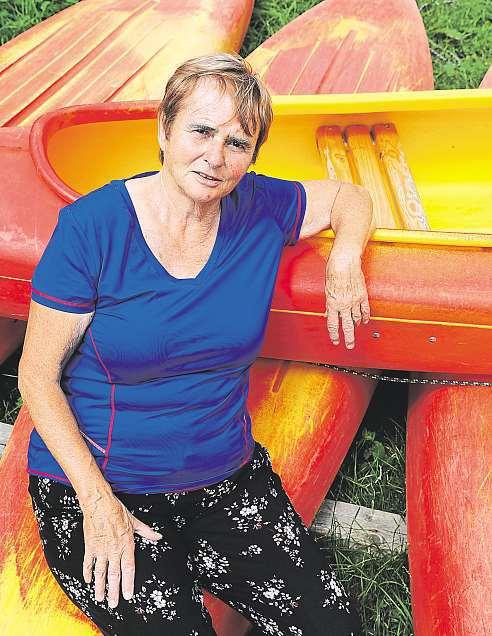 Stejně spontánně před 20 lety otevřeli půjčovnu lodí araftů vhředlích avezdicích naberounsku. V roce 1995 jsme byli na raftech vnorsku. Někdo se tam ptal, jestli nevíme o půjčovnělodí.
