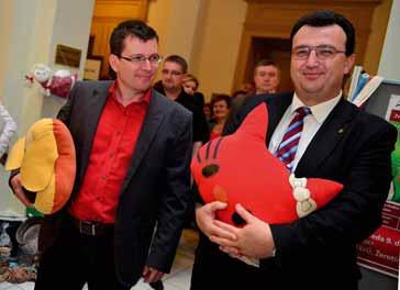 4 Velikonoční jarmark Duben Osm příspěvkových organizací zřizovaných Jihomoravským krajem představilo své výrobky na Velikonočním jarmarku, který se v prostorách krajského úřadu konal 9. dubna.