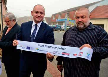 Slavnostního otevření průtahu obcí se zúčastnili představitelé kraje v čele s hejtmanem Michalem Haškem.