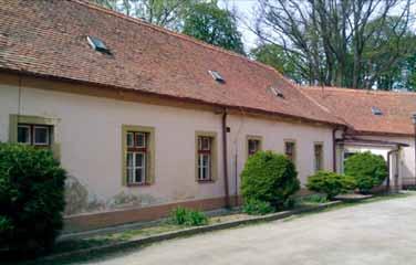 Domov pro seniory Hostim, příspěvková organizace Rekonstrukce objektu spojená s odstraněním havarijního stavu (EIB) Termín realizace 05/2013 10/2014 Celkové náklady 15 923 566 Kč Zdroj financování