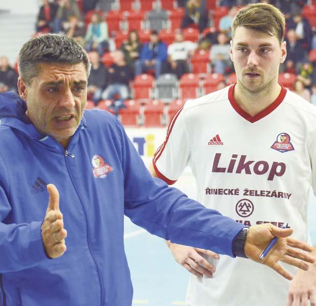 Minutu nato už Třinec vedl, Polášek rozehrál přímý kop na kapitána Blahuta, ten mu míč vrátil a nejzkušenější hráč Třince našel skulinku mezi bránícími protihráči a poslal míč k tyči.