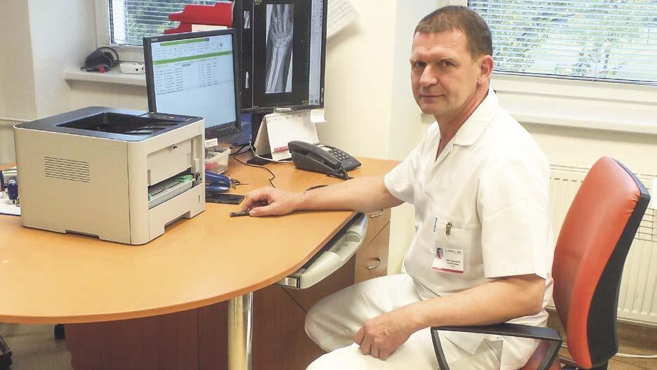 (GH) Roztržená vlajka TŘINEC Na linku městské policie oznámil rozhořčený občan, že na budově gymnázia vlaje roztržená česká vlajka, čímž je hanoben symbol státnosti ČR.