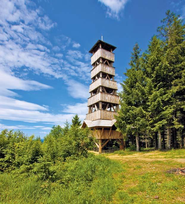 Zlínsko a Luhačovicko Pohledy do kraje postavený v roce 1752, jehož stěnu zdobí sluneční hodiny, nebo kapličku svatého Jana Nepomuckého.
