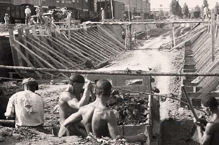 Na trase byla řada unikátních tech- Společenský dům, 1936 Válka a znárodnění V této době se Otrokovice oficiálně přejmenovaly na Baťov, ale další rozvoj už nenastal.