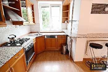 Výměry a dispozice Užitná plocha 130,00 m 2 Zastavěná plocha 95,00 m 2 Podlahová plocha 130,00 m 2 Pozemky Pol. pozemek výměra číslo [m 2 ] 1 Plocha pozemku 282 Celkem 282 Cenotvorné faktory Skup.