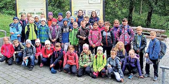 listopadu ve faře v Janovicích. Sociální komise připravila pro jeho účastníky zajímavé a poučné povídání na téma Stolování ve dnech svátečních a všedních.