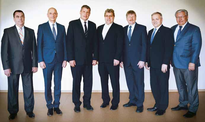 04 ORGÁNY SPOLEČNOSTI k 31. 12. 2017 PŘEDSTAVENSTVO Ing. Jindřich Král předseda Ing. Vlastimil Bařinka člen Ing. Bc. Jiří Crha místopředseda Mgr. Roman Fabeš člen Ing. Vlastimil Gabrhel člen Ing.
