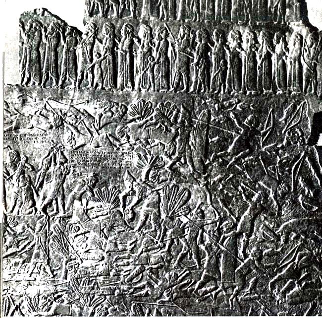 Vřava na bitevním poli u řeky Ulai v Elamu. Nelítostný boj muže proti muži se kloní ve prospěch Aššurbanipalových oddílů.