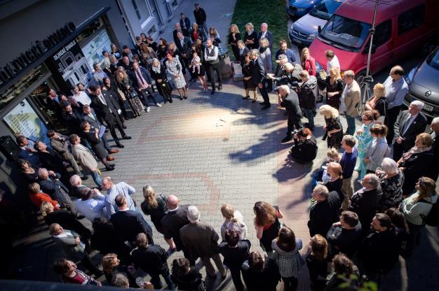 HLAVNÍ SCÉNA Na repertoáru mělo divadlo dvacet inscenací vlastního souboru (rekordní počet za dobu existence) a dva tituly folklórního souboru Rosénka, který je
