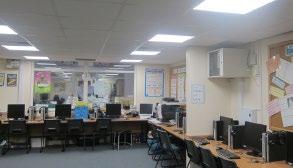 Příklad dobré praxe: Efektivnější učení podpořené teple a chladně bílou Škola Westbrook Lane v Leedsu provedla úplnou modernizaci své původní osvětlovací soustavy a nahradila ji LED svítidly.