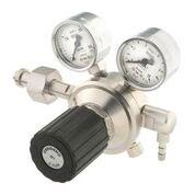 vstupní tlak: 200 bar (O2, Air, N2) 110 bar (N2O, CO2) Minimální vstupní tlak: 10 bar Jmenovitý výstupní tlak: 4 5 bar Redukční ventil první stupeň (2210M) Redukční ventil (vysoký průtok) vhodný