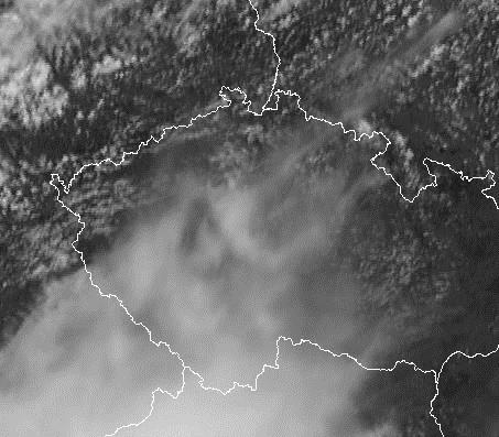 Obrázek č. 1: Radarový a satelitní snímek z 25.6.2017 v 09:50UTC V oblasti letiště Jihlava dne 25. 6. 2017 v období letecké nehody byl pozorován nárůst vysoké a střední oblačnosti od jihozápadu.