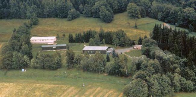 Obr. 33 Meteorologická budka na objektu pohraničního opevnění a senzory tlaku (vlevo), vlhkosti (uprostřed) a teploty