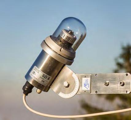 Pracoviště bylo zpočátku vybaveno klasickými meteorologickými čidly, která byla posléze nahrazena jejich moderními elektronickými
