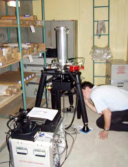 Aktivity VÚGTK v oblasti gravimetrie a GNSS na stanici Polom Ing. Jakub Kostelecký, Ph.D., Ing. Vojtěch Pálinkáš, Ph.D. Výzkumný ústav geodetický, topografický a kartografický, v.v.i., Zdiby Úvod První spolupráce mezi pracovníky Výzkumného ústavu geodetického, topografického a kartografického (VÚGTK) a pracovníky stanice Polom probíhala v 70.