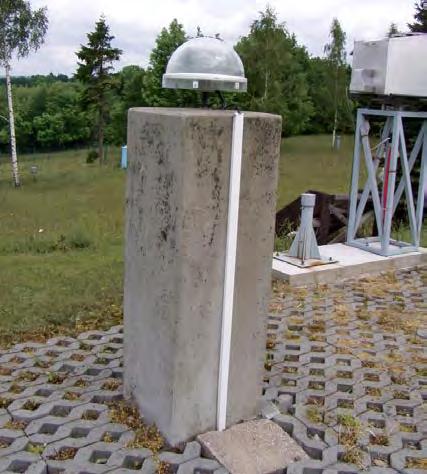 Data z GNSS stanice Vedle geodynamického bodu POLO byla v roce 1995 zřízena nová stabilizace pro permanentní stanici GNSS, která je označována POL1.