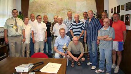 Události Tenisový turnaj SENIOR GEO CUP 2014 Dne 26. května 2014 se na tenisových kurtech Vojenského geografického a hydrometeorologického úřadu (VGHMÚř) v Dobrušce uskutečnil 5.