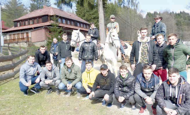 00 Výstava obrazů Vladimíra Šáchy Ornamenty mého kraje 20.00 Beseda s rodáky a CM Cifra 21.00 Požehnání knihy Marie Plačkové Hlucké fotoalbum Městský stadion 21.