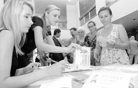 Veškerý program probíhal v sále, který byl zcela vyprodán, a uherskohradišťský sraz tak hostil téměř čtyři stovky návštěvníků. My jsme spíše zvyklí na srazy většího formátu, kam chodí tisíce lidí.