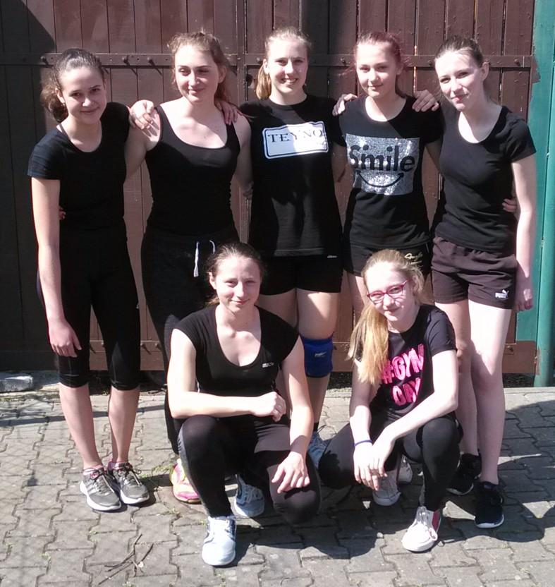 Martina Fictumová, Hana Chadimová, Karolína Karbanová, Simona Kuboušková, Eva Plachá, Kamila Plachá, Marie Táborská Ve středu 25. 4.