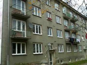 3.2. Výpočet 3.2.1. Porovnání 1) náměstí SNP, Kynšperk nad Ohří, okr. Sokolov Bytová jednotka dispozice 2+1 se nachází ve 3.