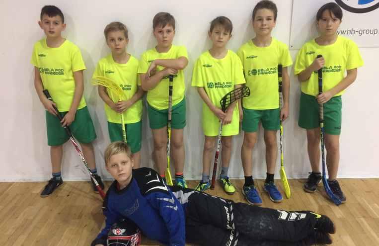 FLORBALOVÝ PROSINEC Letošní školní rok byl po sportovní stránce pro žáky Základní školy v Bělé pod Pradědem úspěšný.