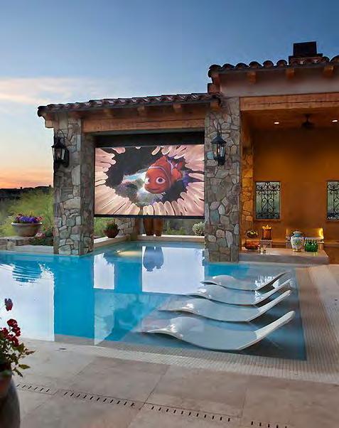 Projektory přinášejí velkou obrazovku na zahradu nebo kolem bazénu, ale nepracují dobře za denního světla či větrného počasí.