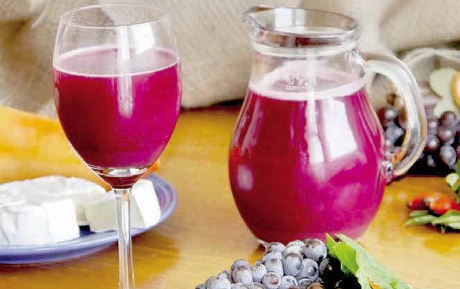 Obsahují běžné i v potravinách méně se vyskytující vitaminy, také minerální látky, enzymy a koenzymy, proteiny i esenciální aminokyseliny, antioxidanty, zdravé tuky a oleje a vlákninu.