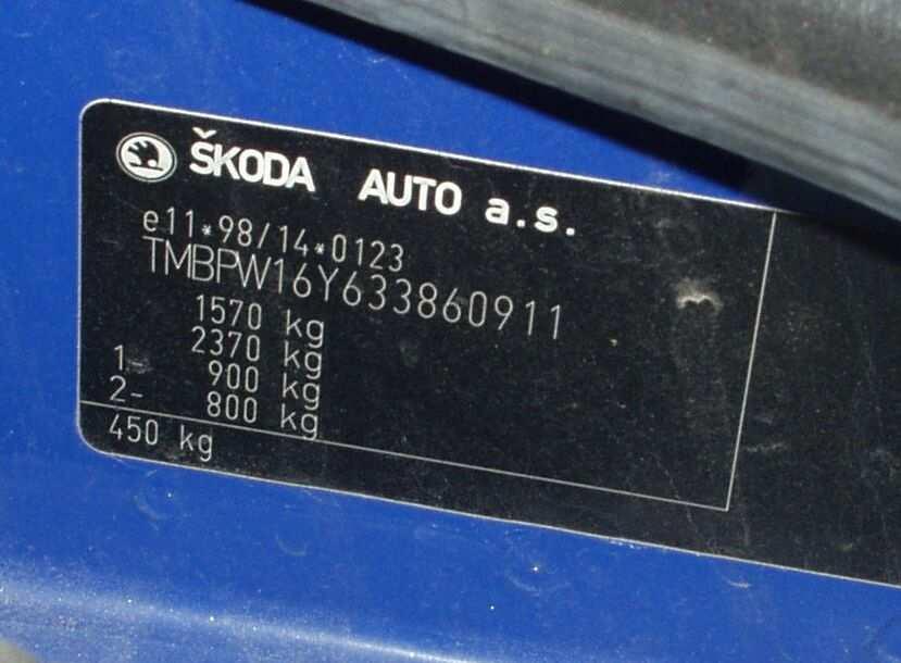Pri ktorom druhu technickej kontroly je povinne predkladaným dokladom platné osvedčenie o emisnej kontrole, ak takej kontrole vozidlo podlieha? Aký štítok je na obrázku?