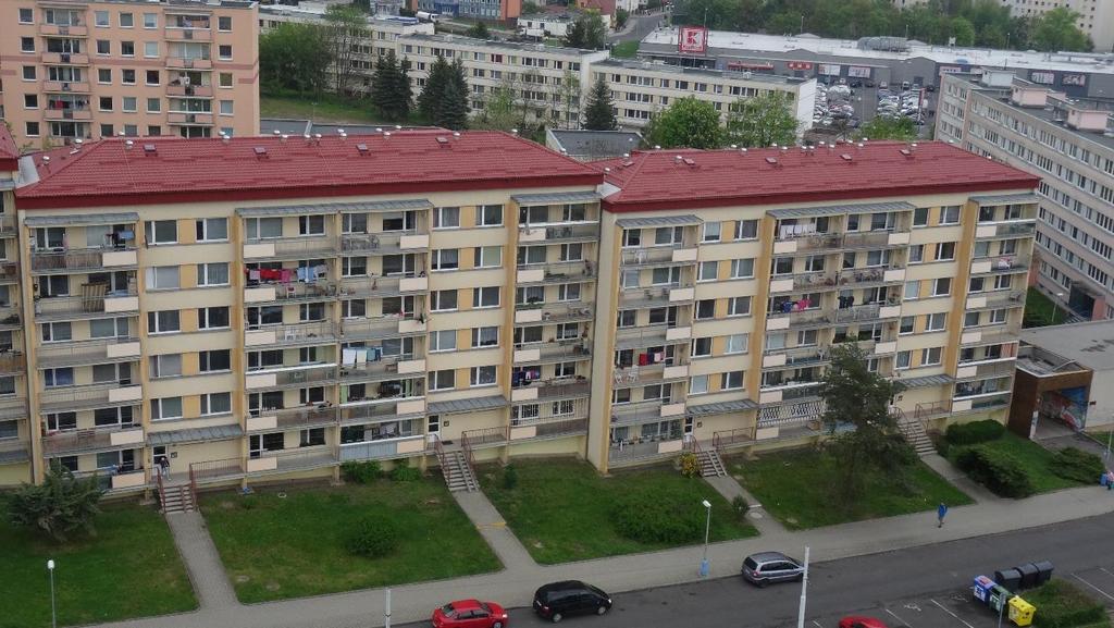 13 Výstavby valbových střech byly přednostně použity u objektů, kde byla původní střecha v havarijním stavu a musela by být provedena její generální údržba.