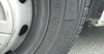 Škrábance, otlučená místa nebo oděrky větší než 10 cm