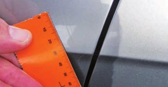 delší než 10 cm Otlučená místa a odřeniny větší než
