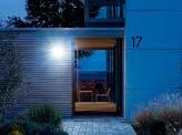 XLED home 2 Evoluce úspěšného modelu. Pohyblivý venkovní senzorový reflektor s plně otočným panelem LED s krásným opálovým vzhledem. Senzorový reflektor XLED home 2 se prezentuje náročným designem.