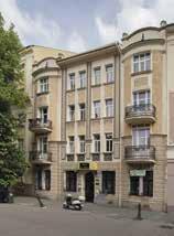 studie Svoboda / Praha stoletá (4) Po válce navrhoval dvojdům v Podskalské ulici (1921) 34 a Petschkův palác na Novém Městě (1923 1929). 35 Ve stejném stylu, předjímajícím tzv.