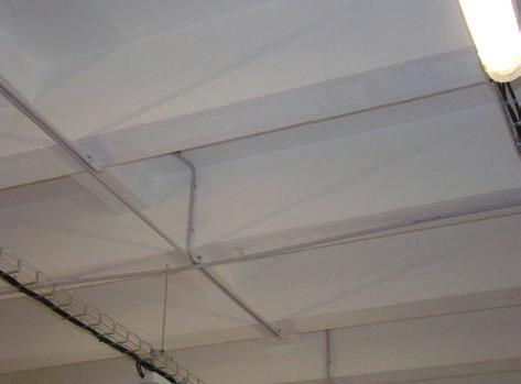 Pak může dojít ke kolapsu celé konstrukce, ač je jinak beton nehořlavý a ohnivzdorný stavební materiál.