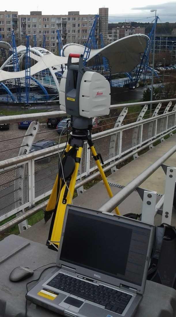 Pro laserové skenování byl použit laserový skener Leica HDS3000 (s. n. P 865), viz obr. 9. Princip měření použitý u tohoto systému je prostorová polární metoda, dálkoměr je impulsní.