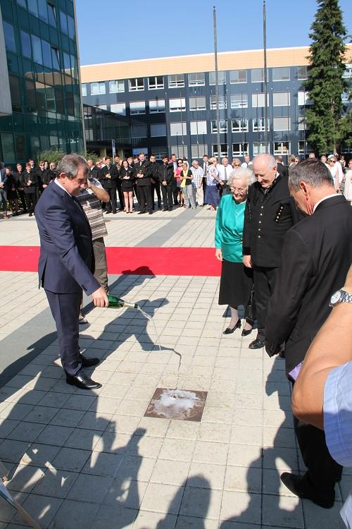 Po skončení slavnostního ceremoniálu následovalo malé pohoštění na učebně Katedry