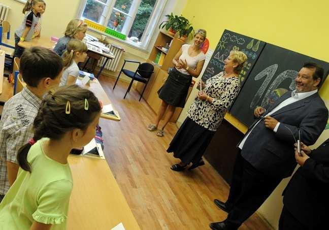 navštívil i senátor Miroslav Škaloud. Vybral jsem si návštěvu na této škole, protože jsem chtěl vidět školu snů, kterou tato bezpochyby je.