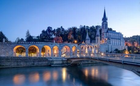 Petra v okovách, kde je známa socha Mojžiša od Michelangela, najznámejšia rímska Fontana Di Trevi... Účasť na liturgii Veľkého piatku o 15.00 hod.