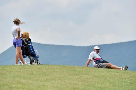 4 téma září 2018 Na jedné straně je tu pomalé tempo hry, k němuž přispívá snaha dohrát každou jamku na rány až do konce, na straně druhé tendence golf až nezdravě zrychlit.