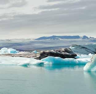 fotogenického kužele Kirkjufell, nocleh ve Stykisholmuru, dle počasí v noci pozorování polární záře. 6.