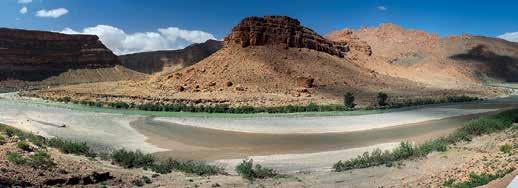 38 Afrika údolí řeky Zíz MAROKEM AŽ NA OKRAJ SAHARY MAROKO ŠPANĚLSKO Královská města jedinečně zachovalé mediny, poušť Sahara gigantické duny, výlet na velbloudech na východ slunce, Todra, Dadés