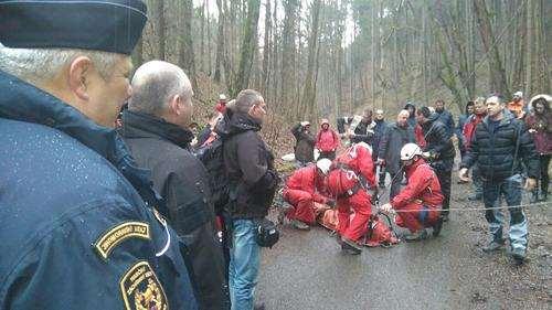 jsou nezbytné pro transport zachraňované osoby.
